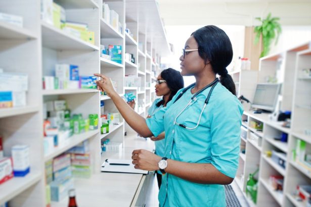 How to Become a Pharmacy Tech?